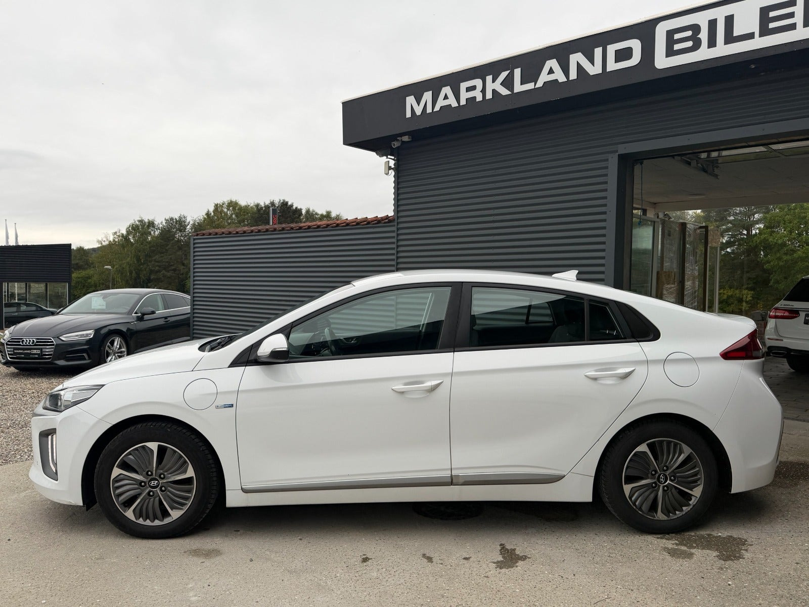 Hvid Hyundai Ioniq fra 2020