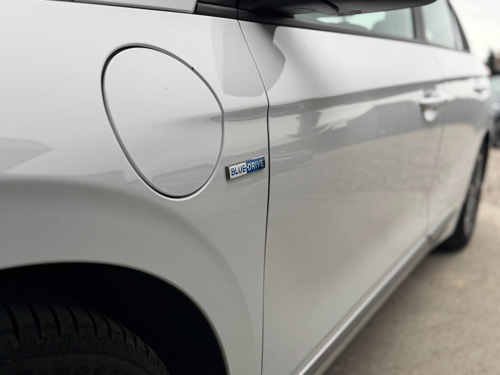 Hvid Hyundai Ioniq fra 2020