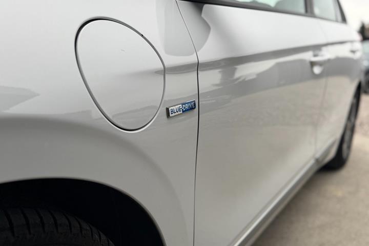 Hvid Hyundai Ioniq fra 2020