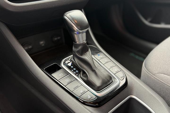 Hvid Hyundai Ioniq fra 2020