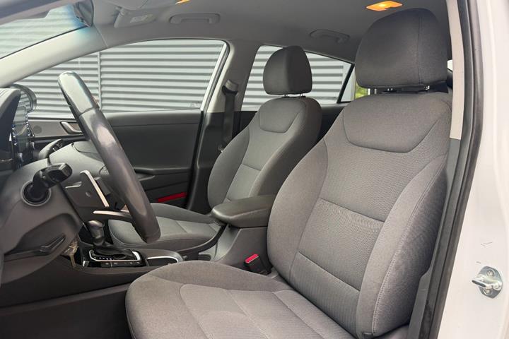 Hvid Hyundai Ioniq fra 2020