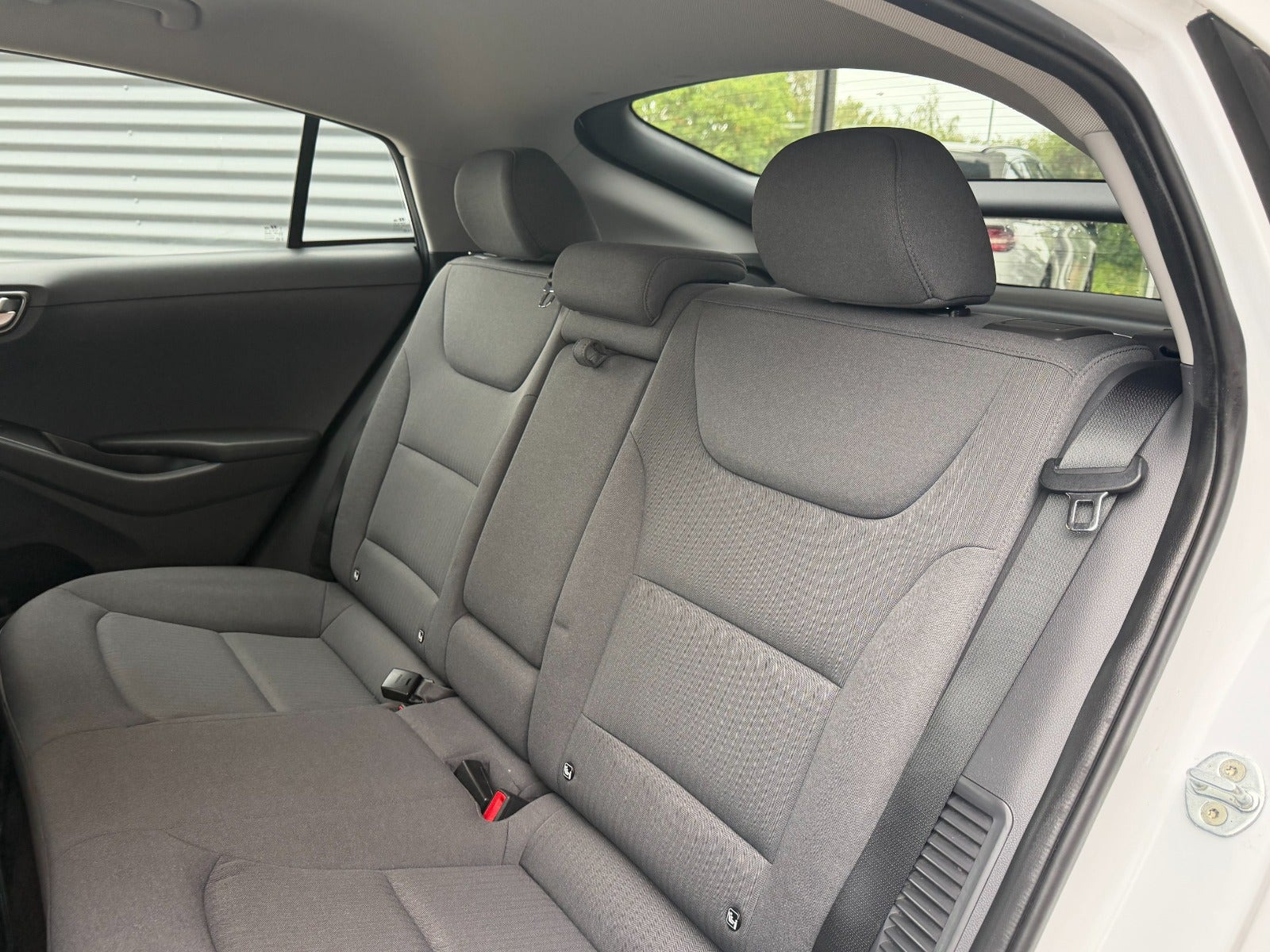 Hvid Hyundai Ioniq fra 2020