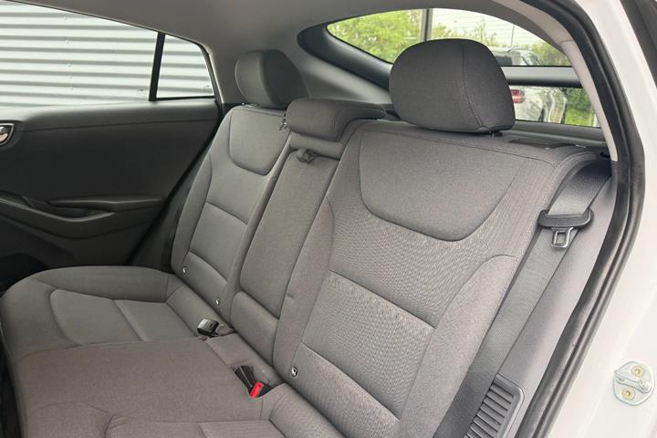 Hvid Hyundai Ioniq fra 2020