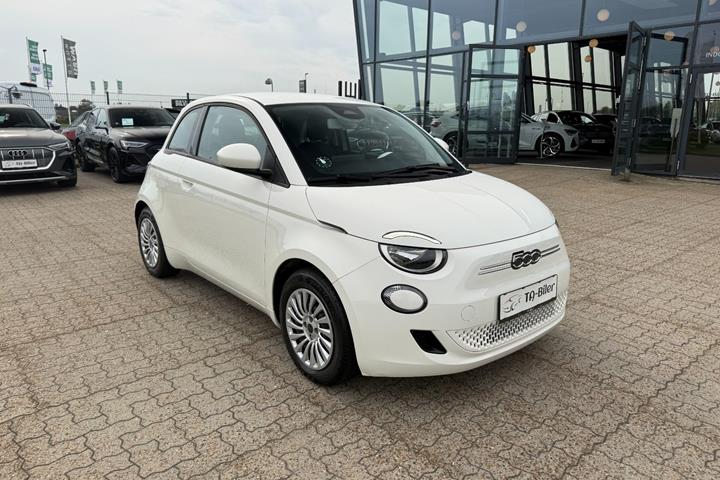 Hvid Fiat 500e fra 2024