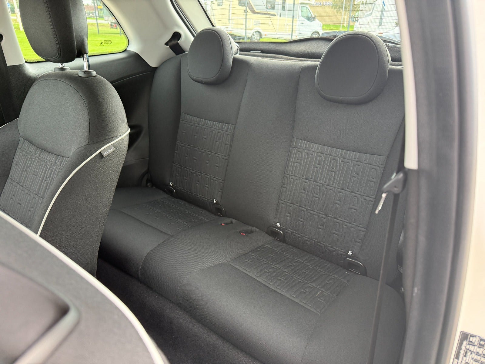 Hvid Fiat 500e fra 2024