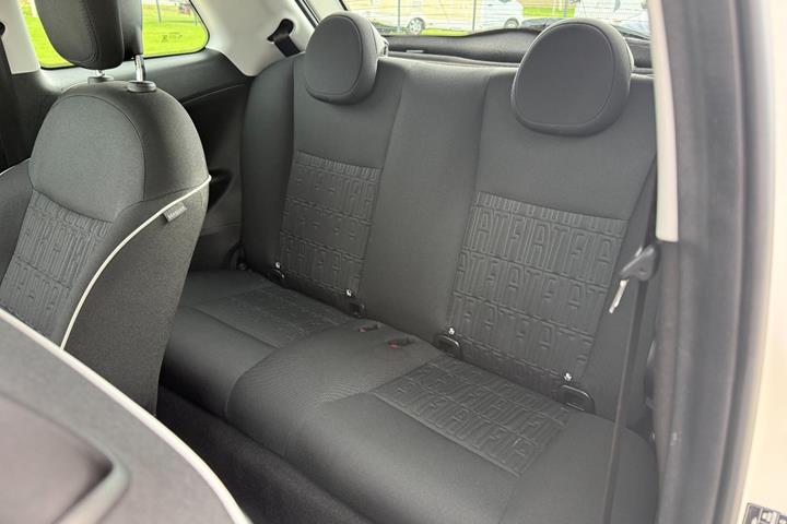 Hvid Fiat 500e fra 2024