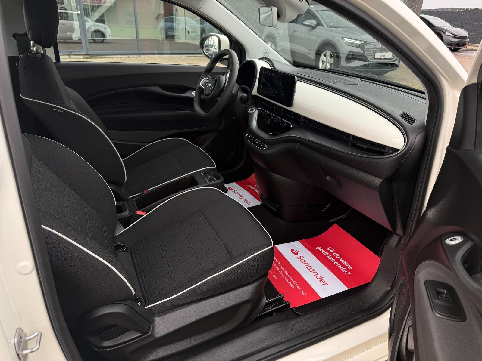 Hvid Fiat 500e fra 2024
