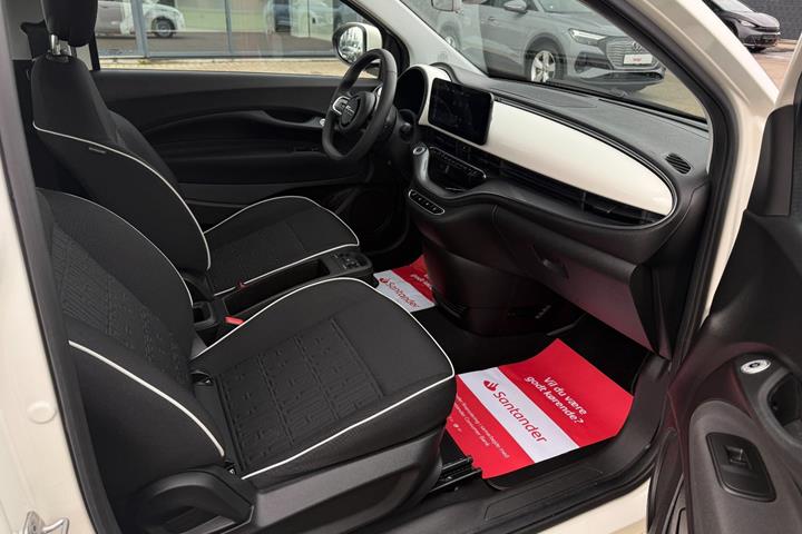 Hvid Fiat 500e fra 2024