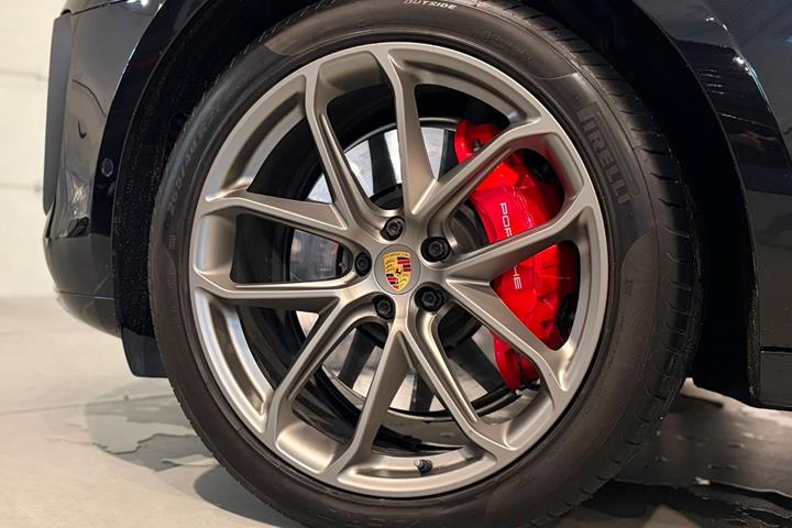 Sort Porsche Macan GTS fra 2022