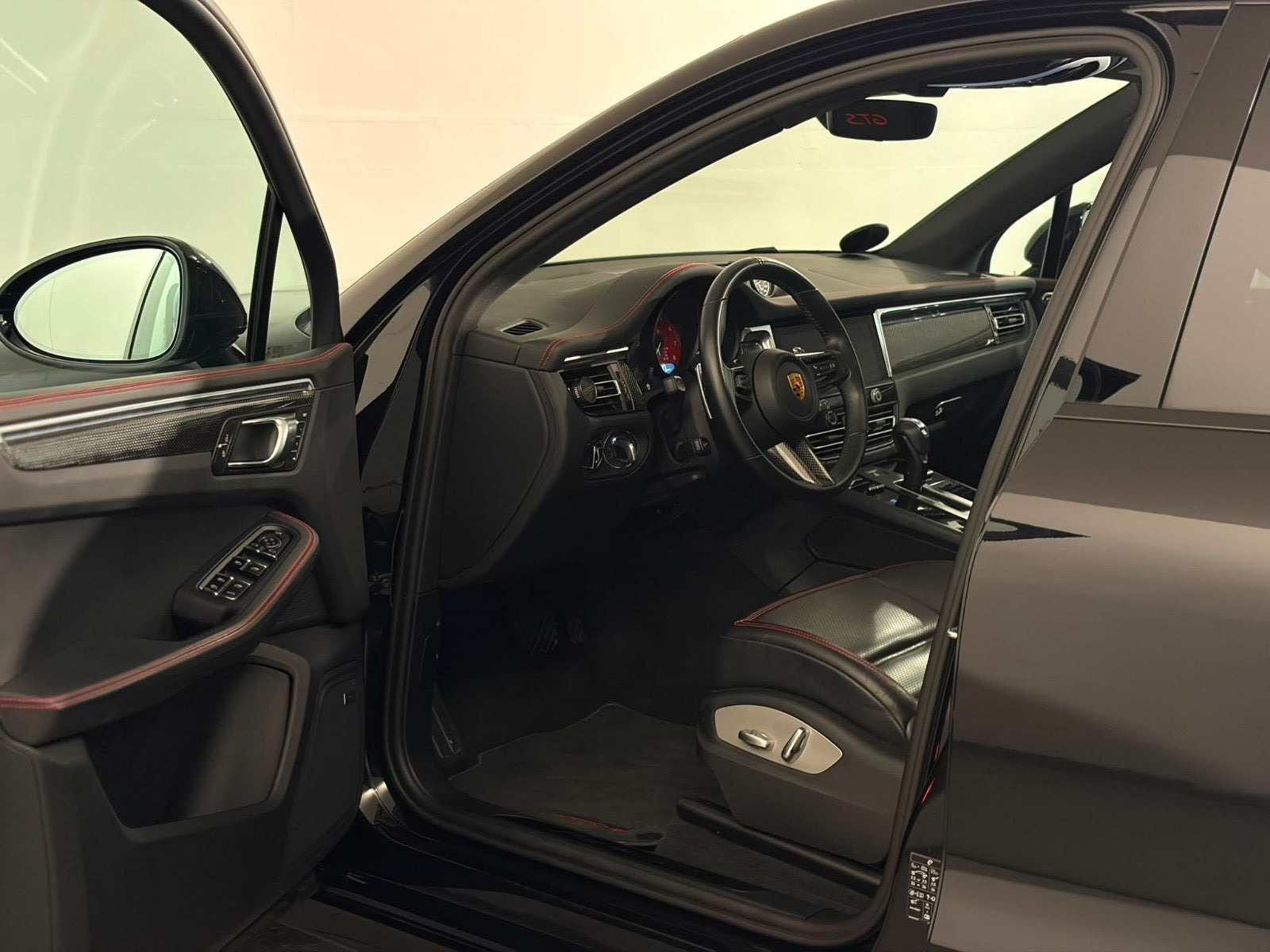 Sort Porsche Macan GTS fra 2022