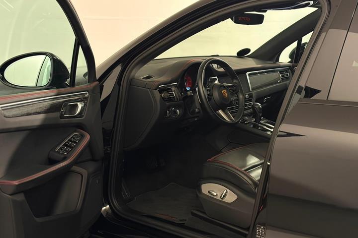 Sort Porsche Macan GTS fra 2022