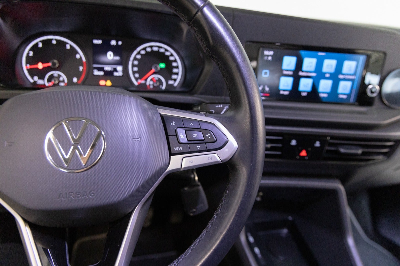 Hvid VW Caddy Maxi fra 2023