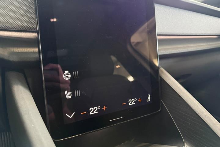 Blå Polestar 2 fra 2024