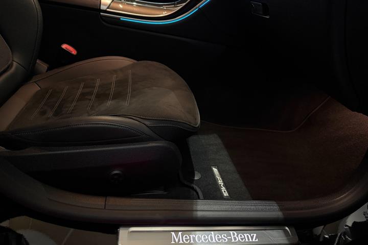 Sort Mercedes C300 e fra 2024