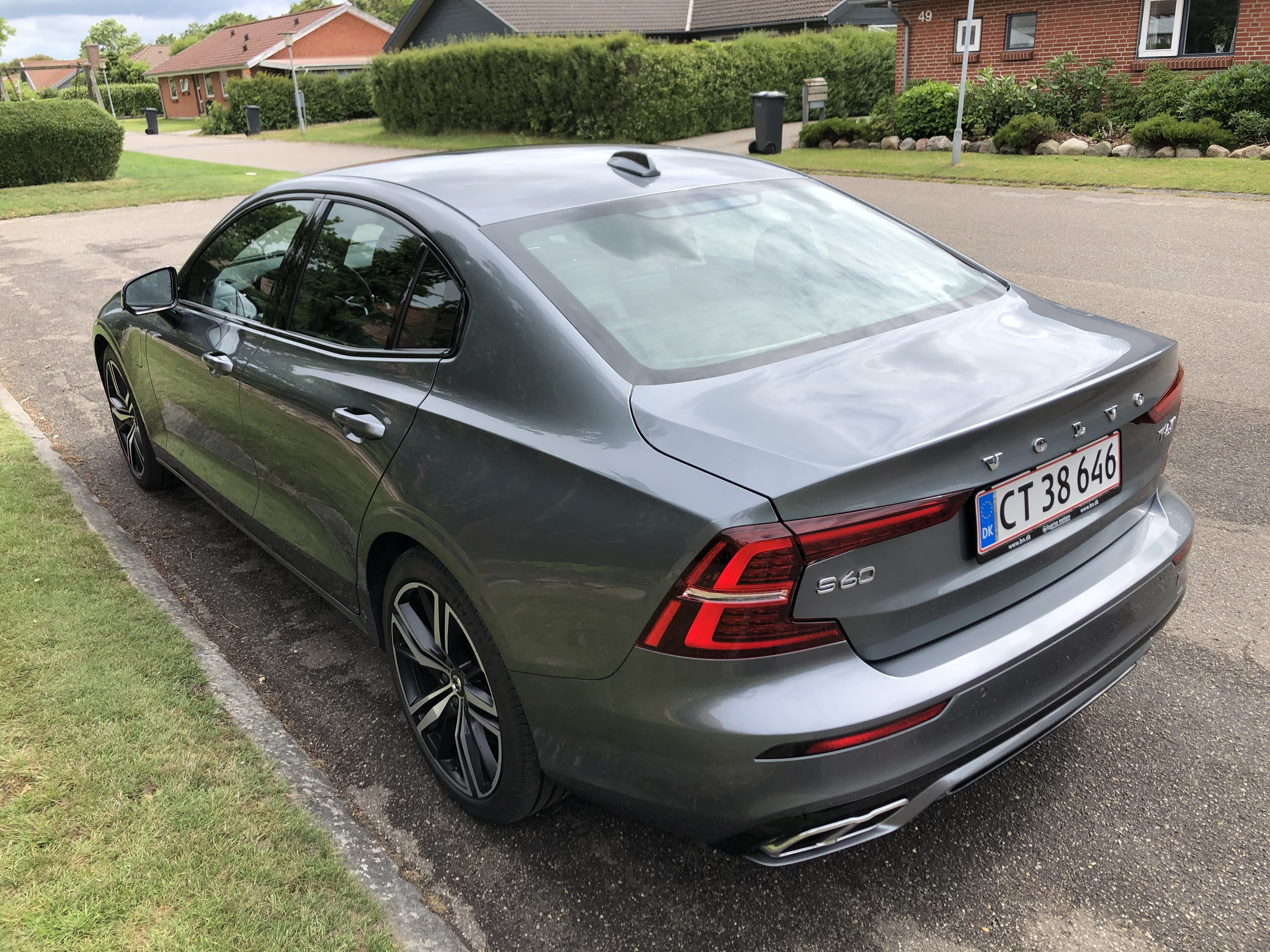 Grå Volvo S60 fra 2020