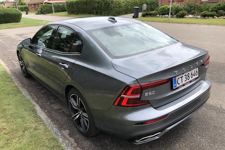 Grå Volvo S60 fra 2020