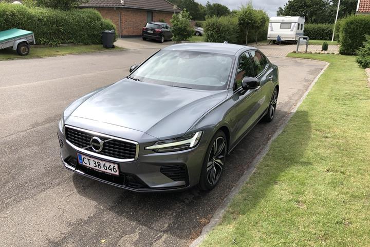 Grå Volvo S60 fra 2020