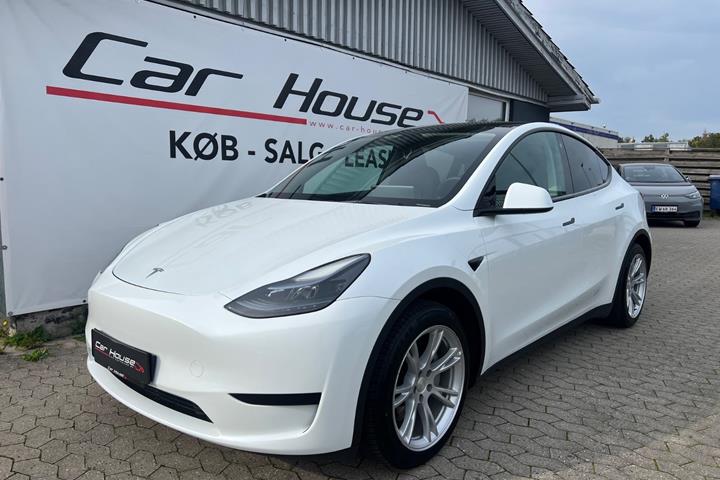 Hvid Tesla Model Y fra 2022