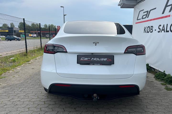 Hvid Tesla Model Y fra 2022