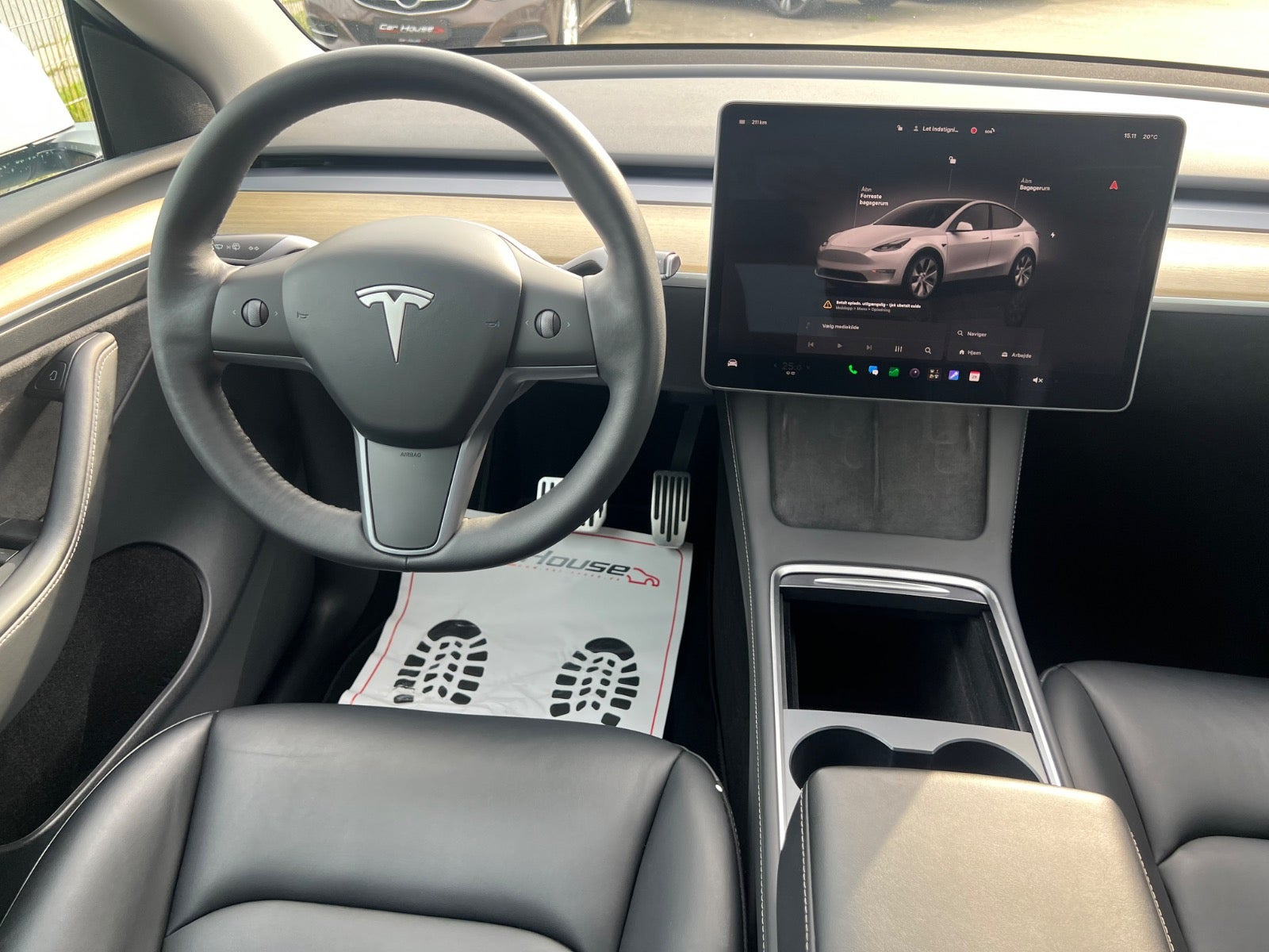 Hvid Tesla Model Y fra 2022