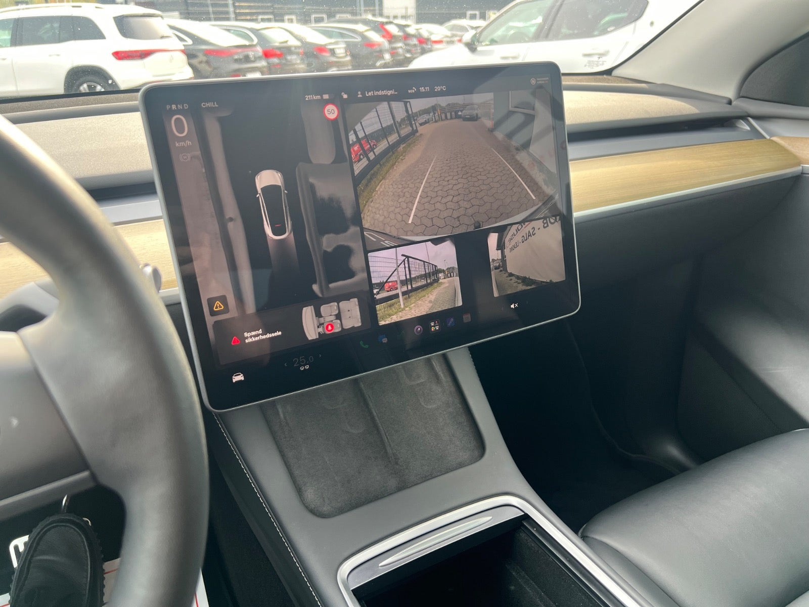 Hvid Tesla Model Y fra 2022