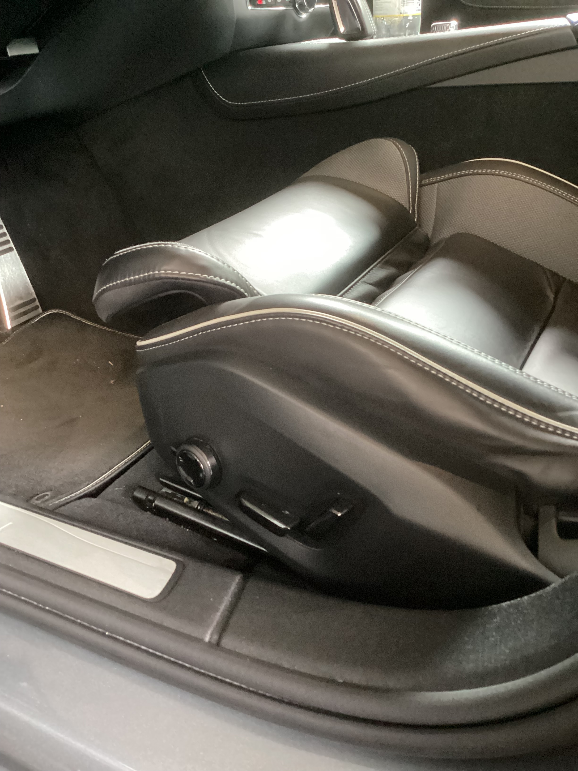 Grå Volvo S60 fra 2020