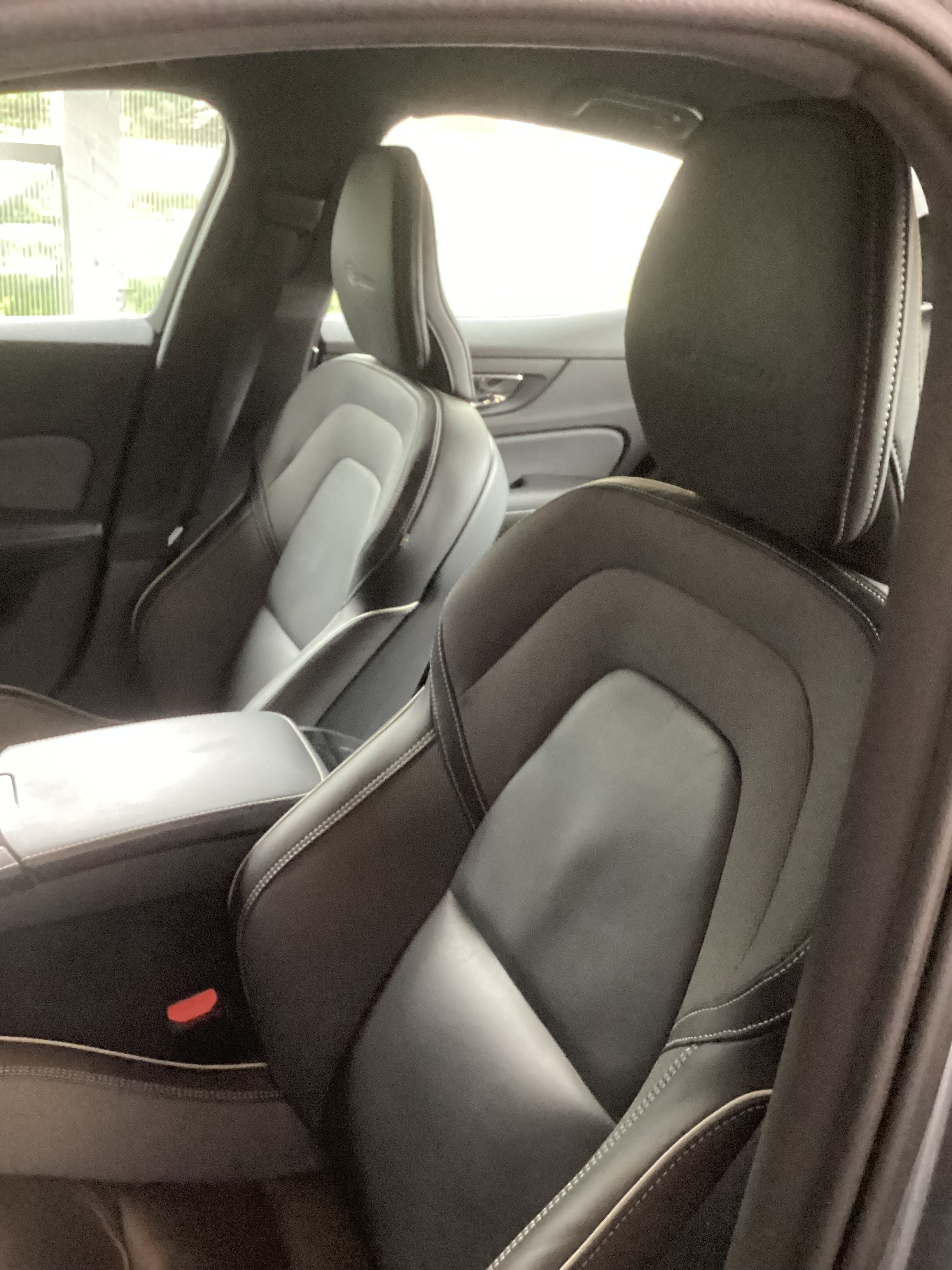Grå Volvo S60 fra 2020