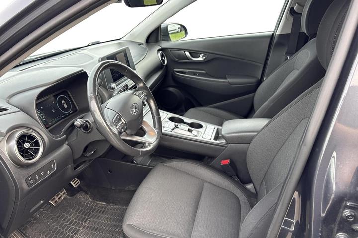 Grå Hyundai Kona fra 2021