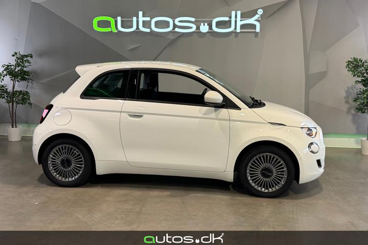 Hvid Fiat 500e fra 2024
