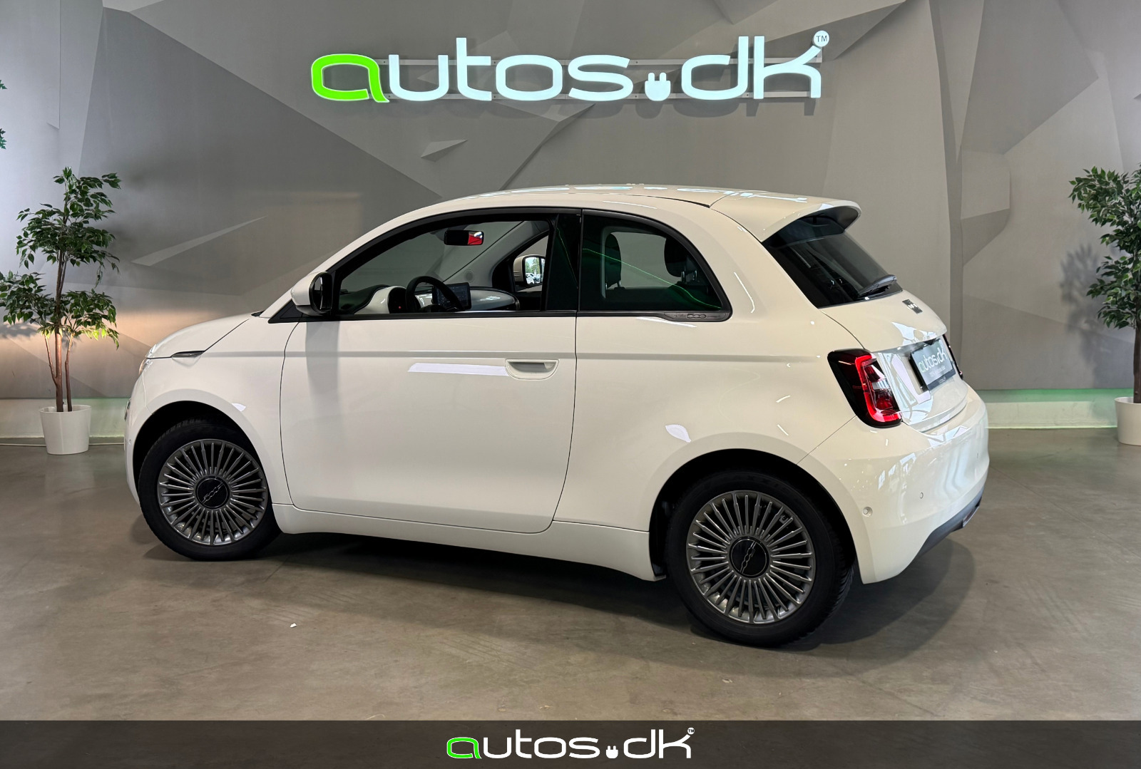 Hvid Fiat 500e fra 2024