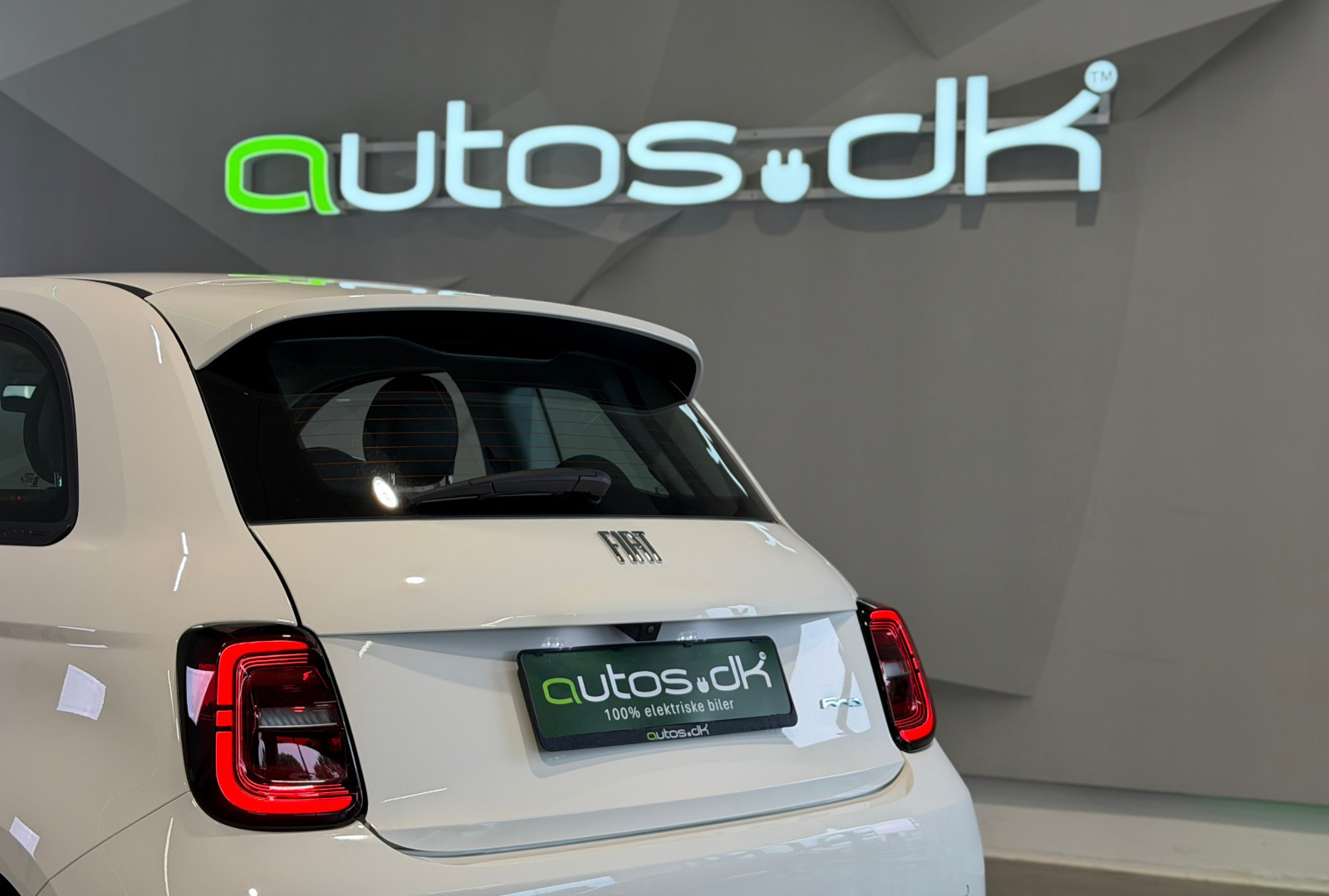 Hvid Fiat 500e fra 2024