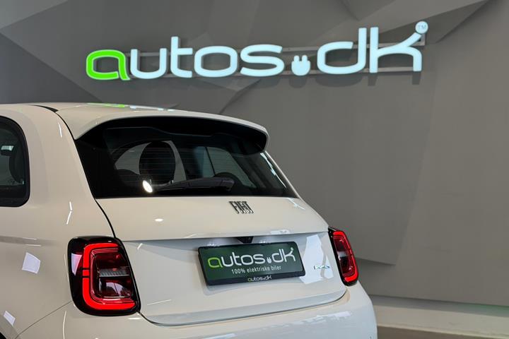 Hvid Fiat 500e fra 2024