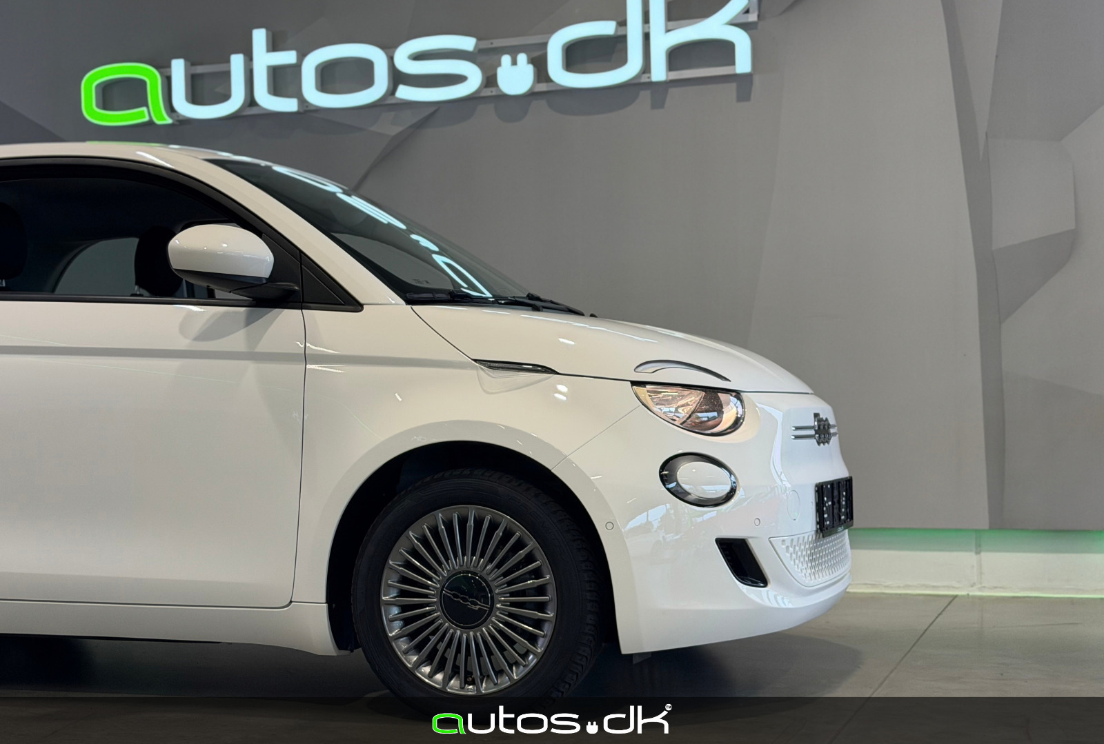 Hvid Fiat 500e fra 2024