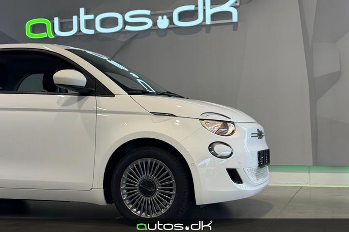 Hvid Fiat 500e fra 2024