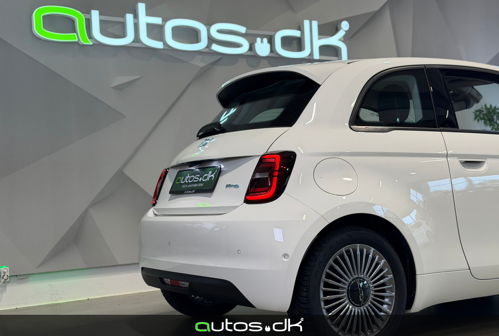 Hvid Fiat 500e fra 2024