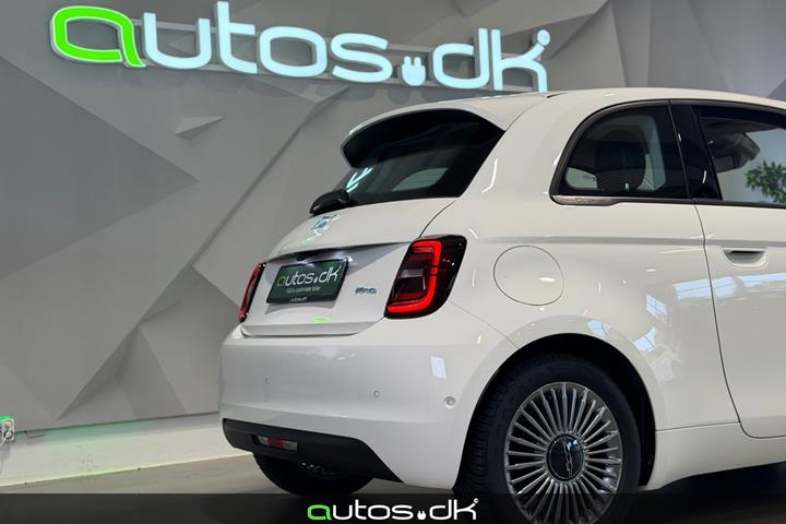 Hvid Fiat 500e fra 2024