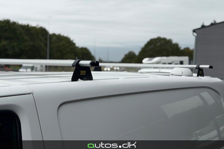 Hvid Peugeot e-Expert fra 2021