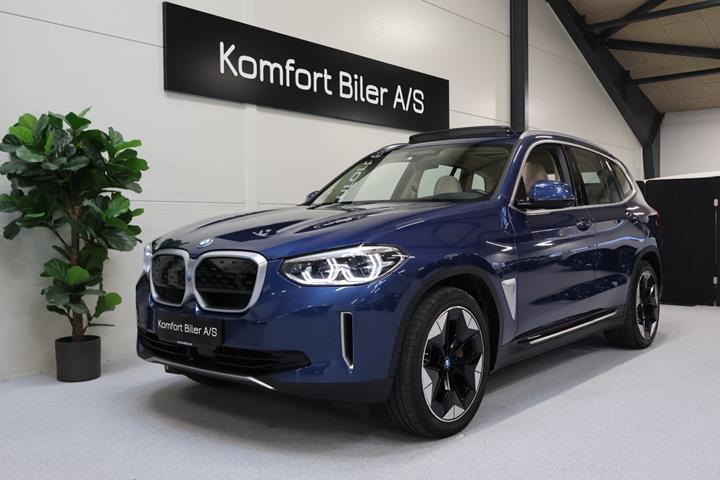 Blå BMW iX3 fra 2021