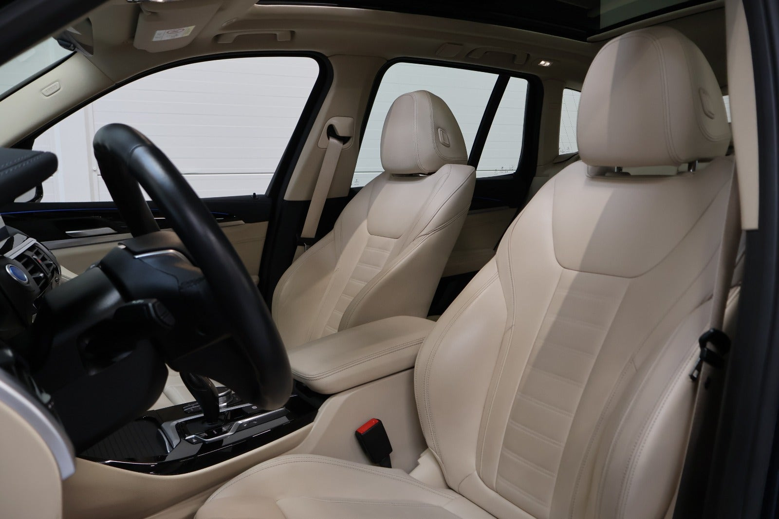 Blå BMW iX3 fra 2021