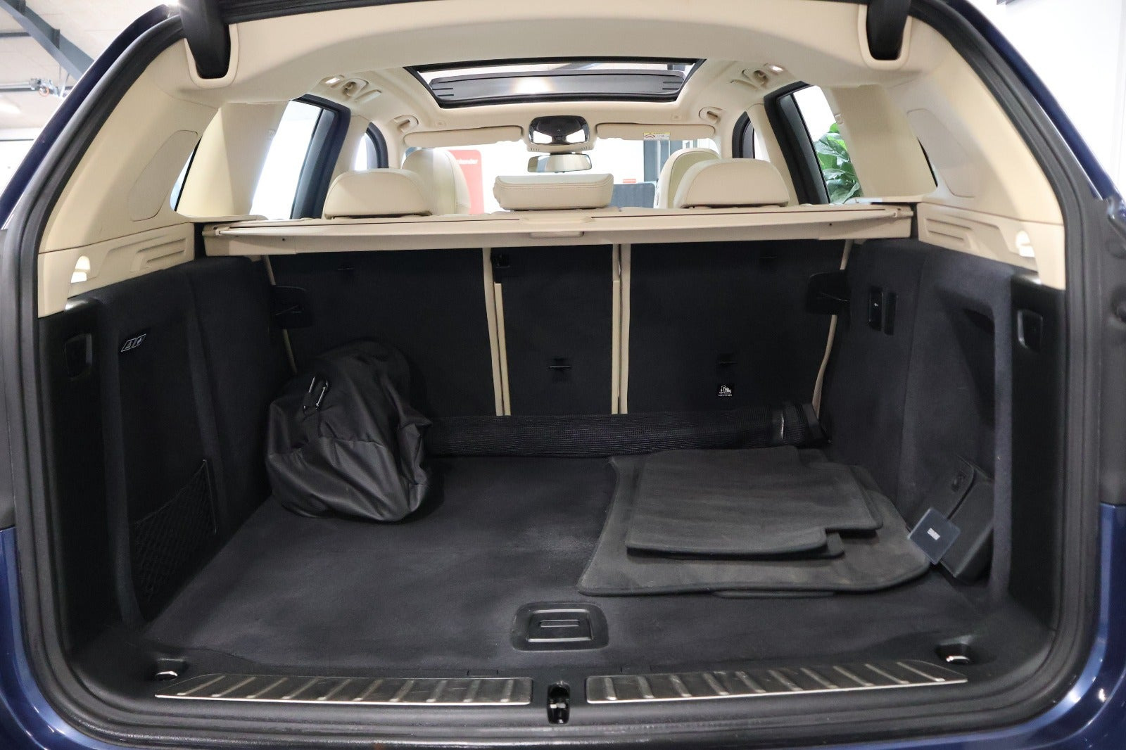 Blå BMW iX3 fra 2021