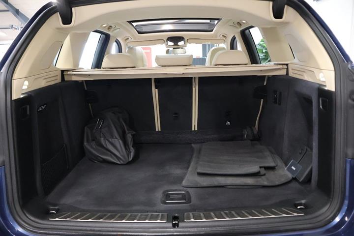 Blå BMW iX3 fra 2021