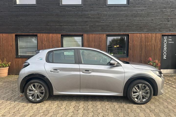 Grå Peugeot e-208 fra 2022