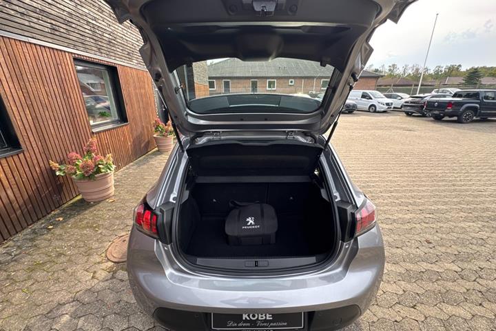 Grå Peugeot e-208 fra 2022