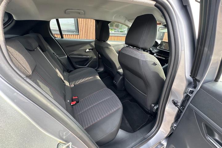 Grå Peugeot e-208 fra 2022