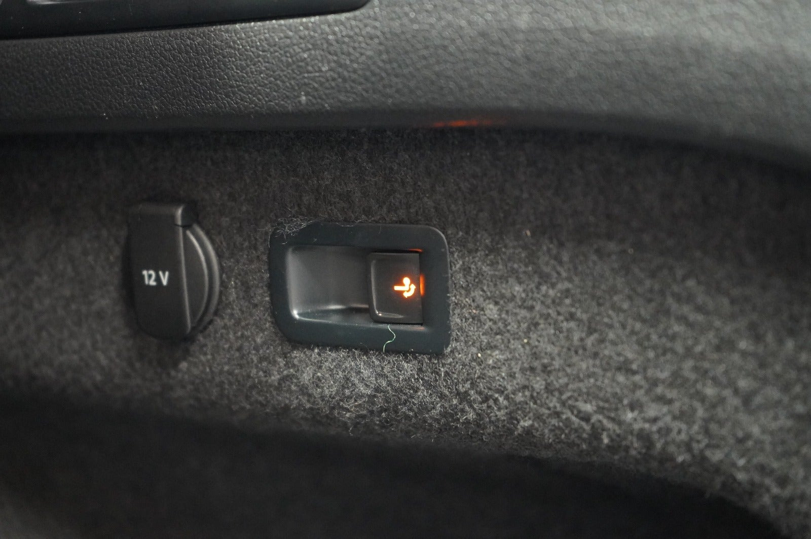 Grå VW Passat fra 2021