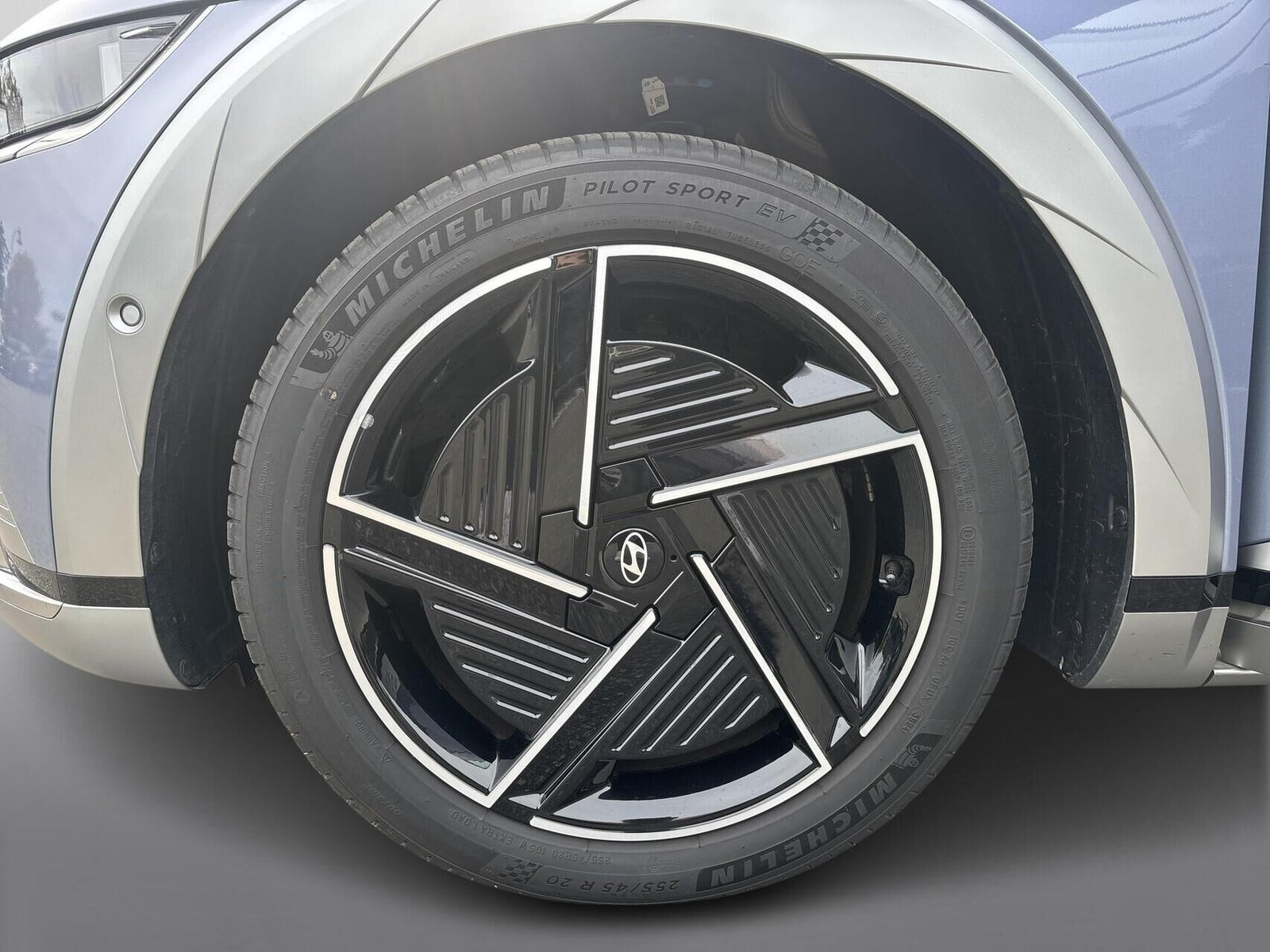 Blå Hyundai Ioniq 5 fra 2025