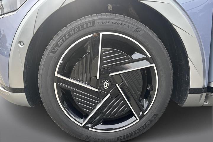 Blå Hyundai Ioniq 5 fra 2025