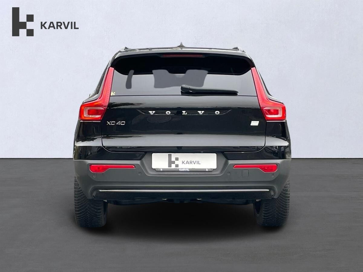 Sort Volvo XC40 fra 2023