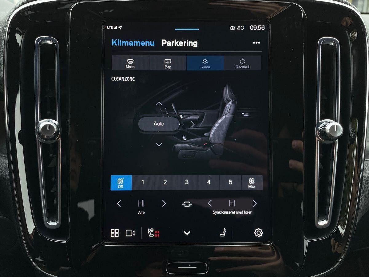 Sort Volvo XC40 fra 2023