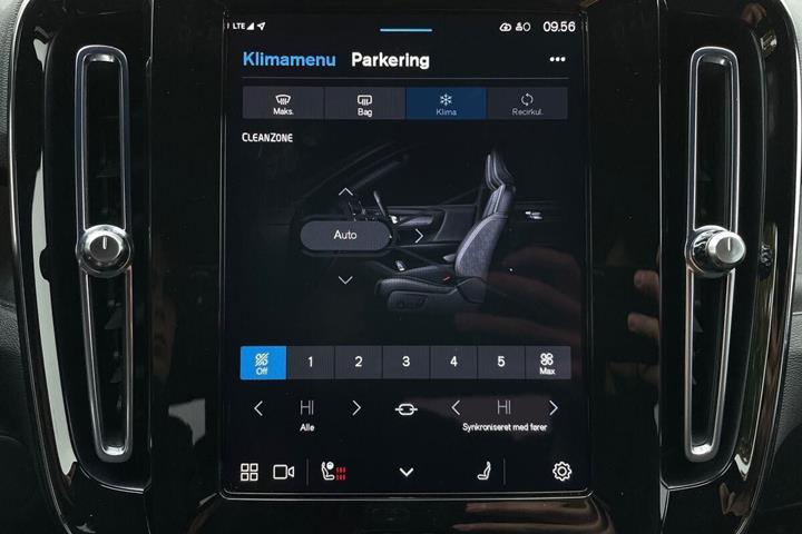 Sort Volvo XC40 fra 2023